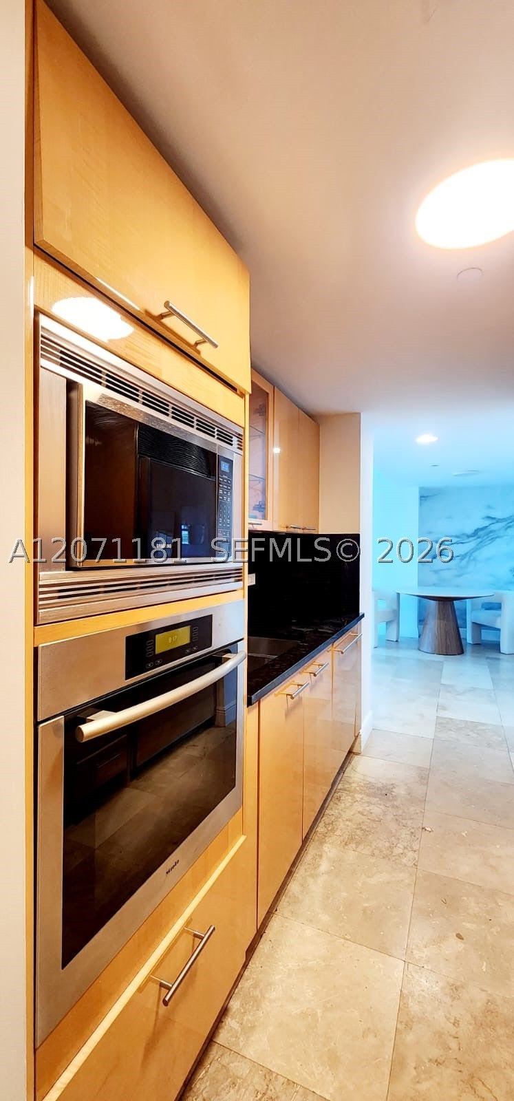 6801 Collins Ave LPH05