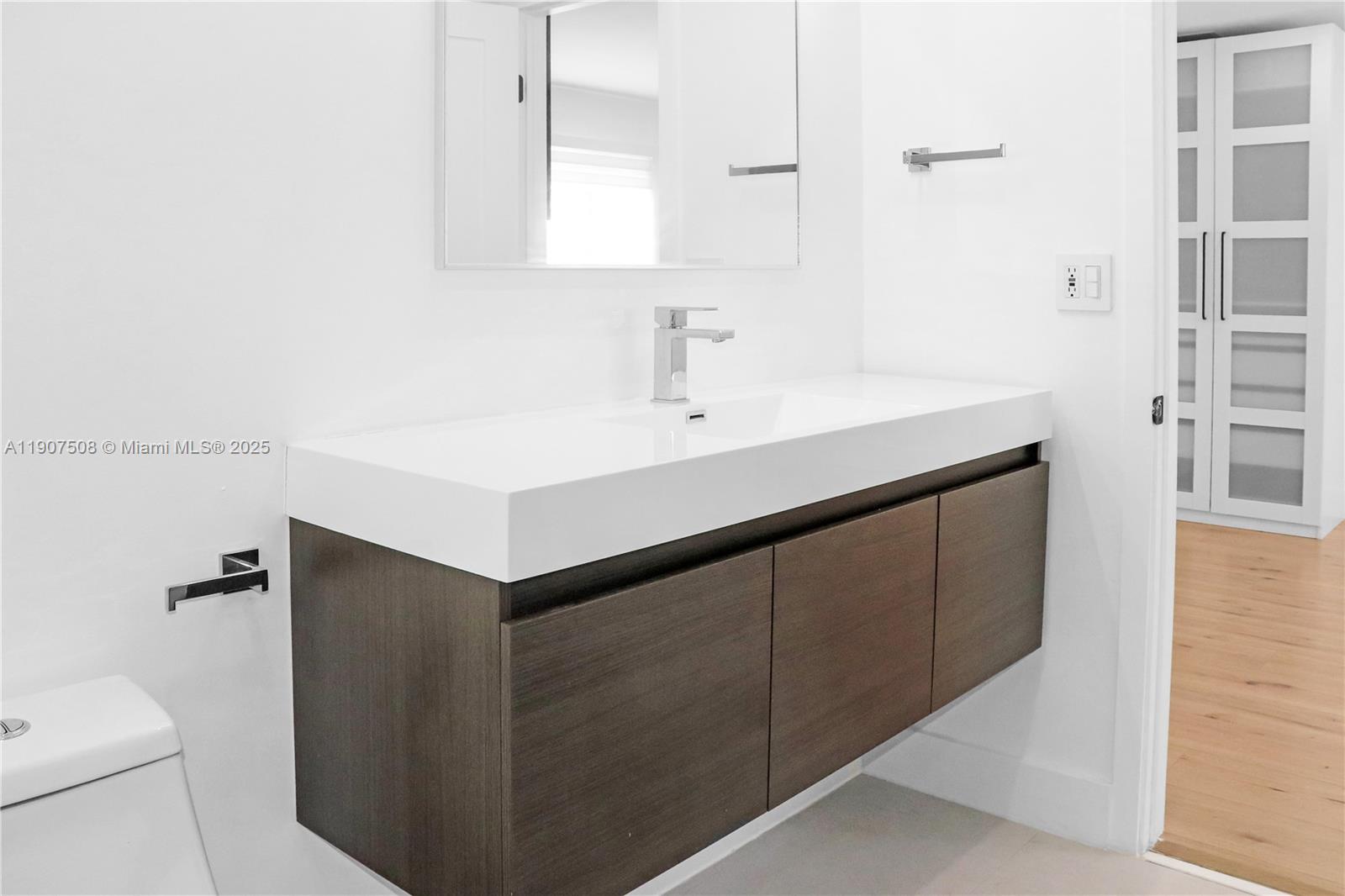 SHORES CALUSA - Residential Lease