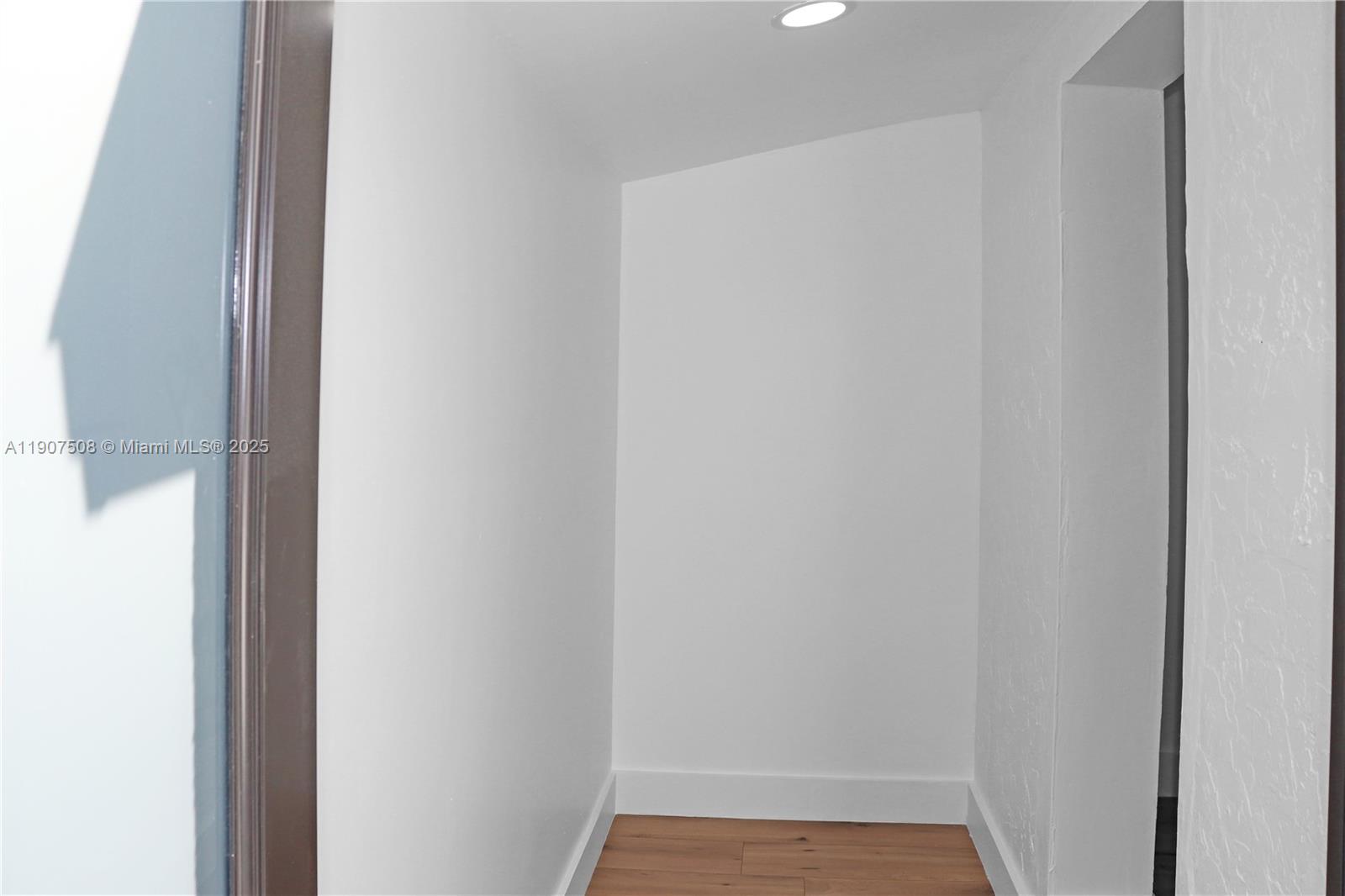 SHORES CALUSA - Residential Lease