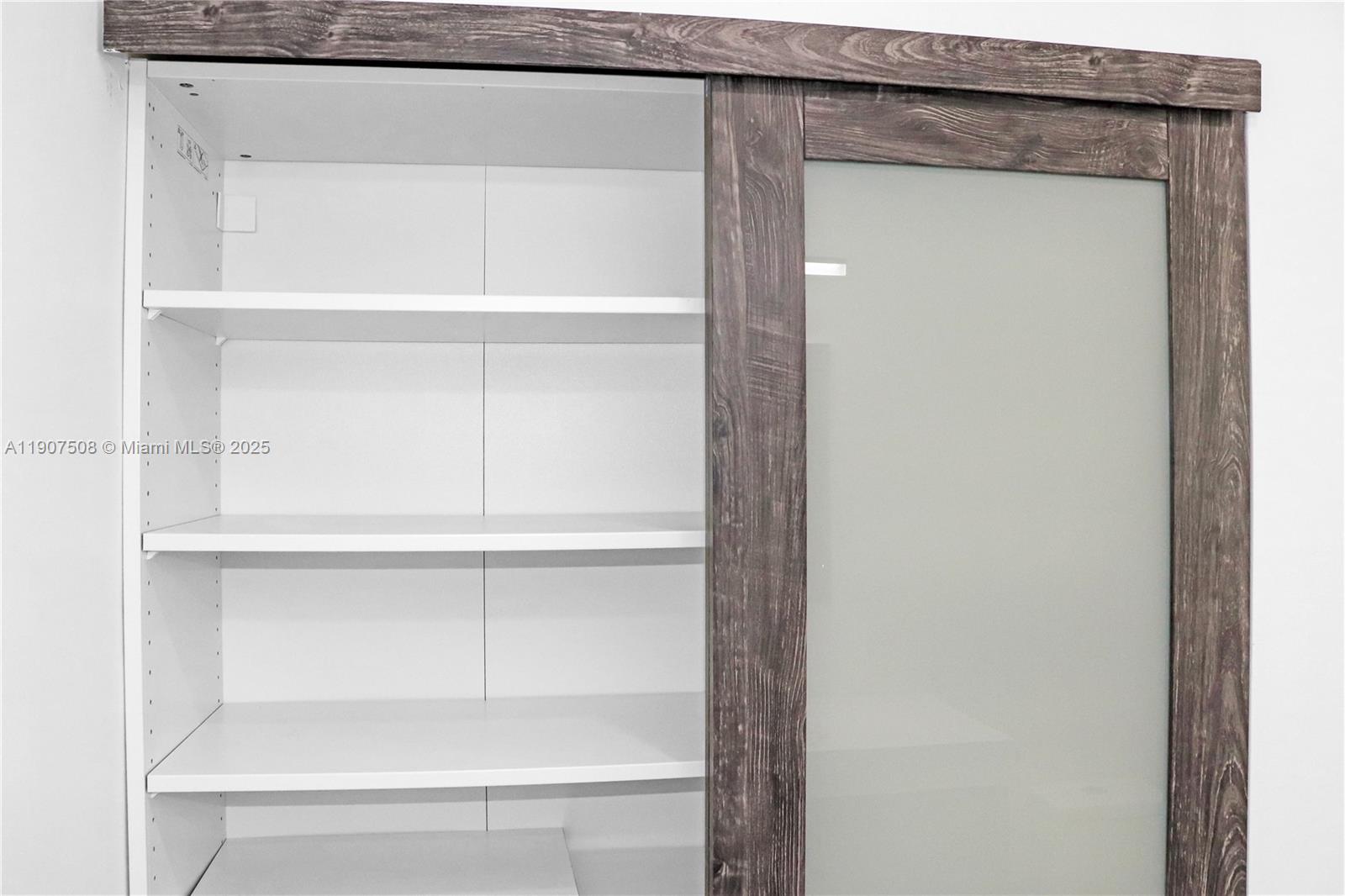 SHORES CALUSA - Residential Lease