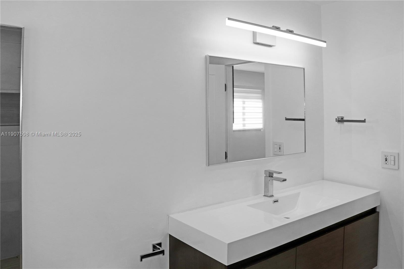 SHORES CALUSA - Residential Lease