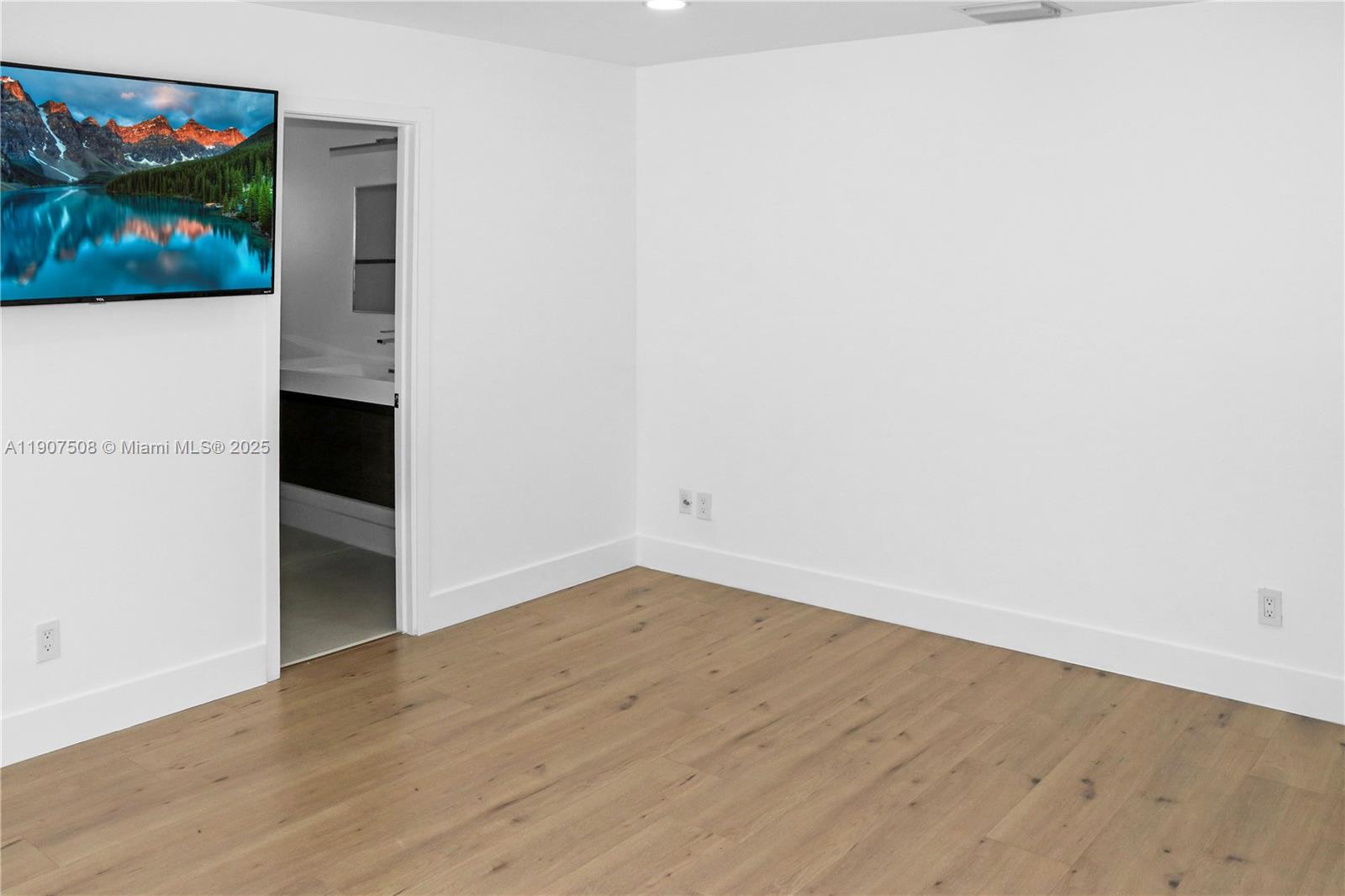 SHORES CALUSA - Residential Lease