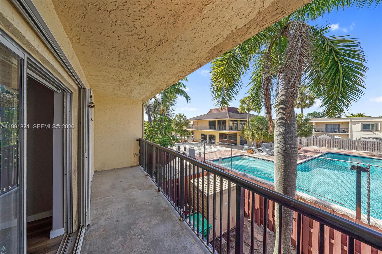 BRENTWOOD WEST TOWNHOUSES - Residential