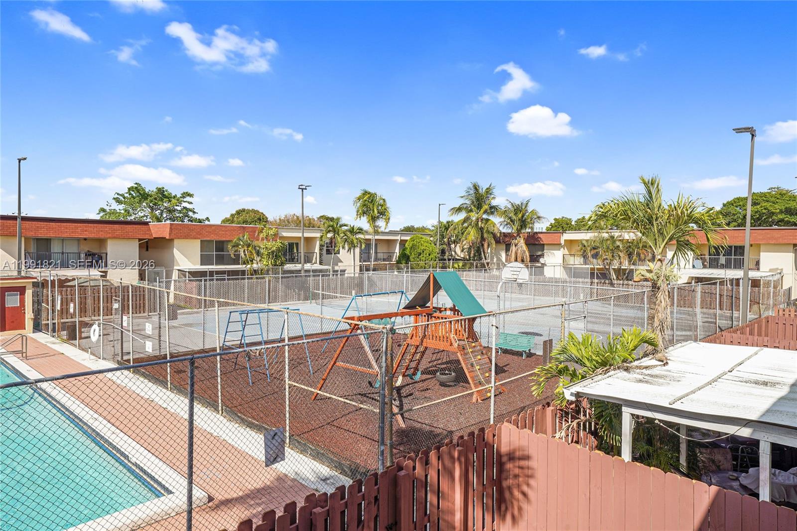 BRENTWOOD WEST TOWNHOUSES - Residential