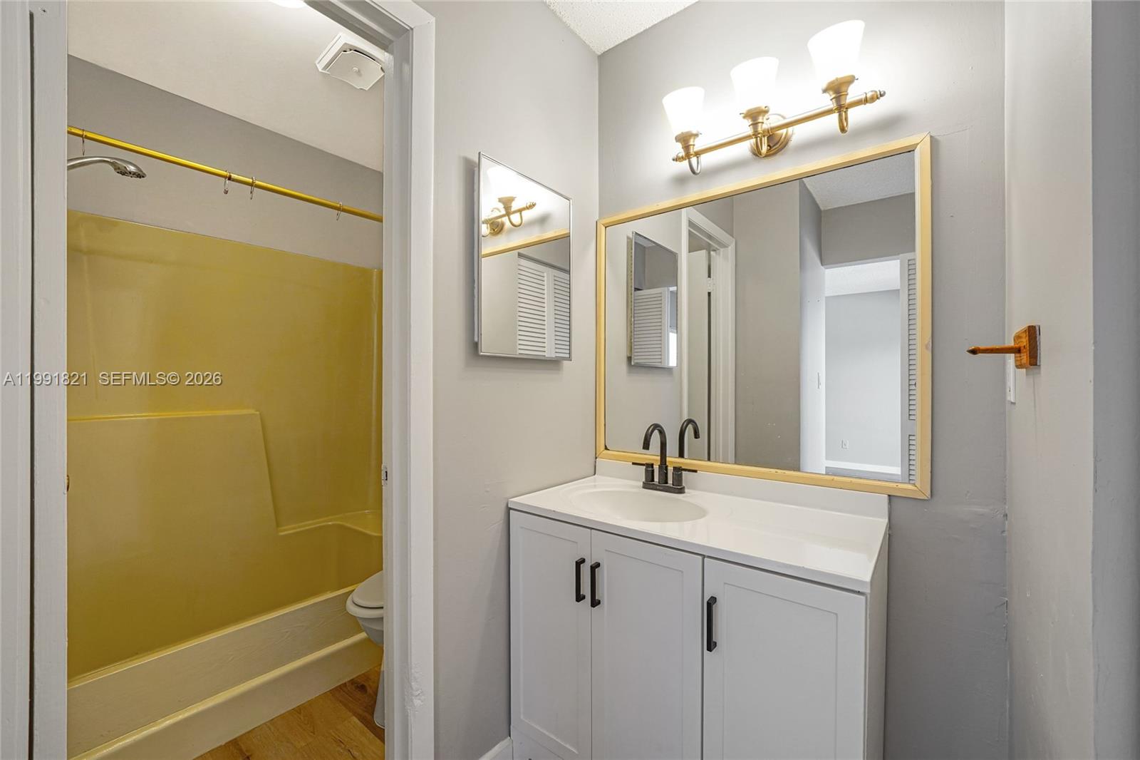 BRENTWOOD WEST TOWNHOUSES - Residential