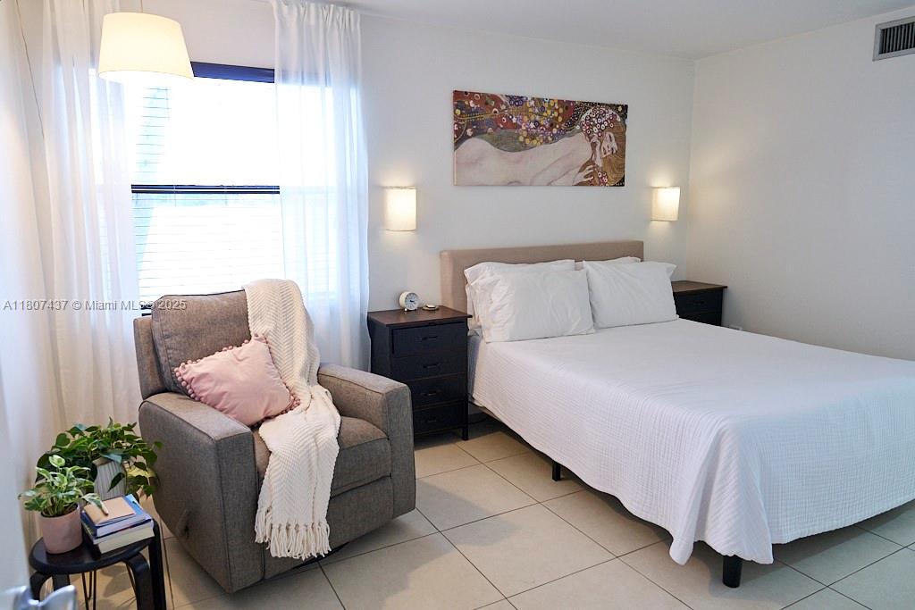 QUATRAINE CONDO I PH I - Residential