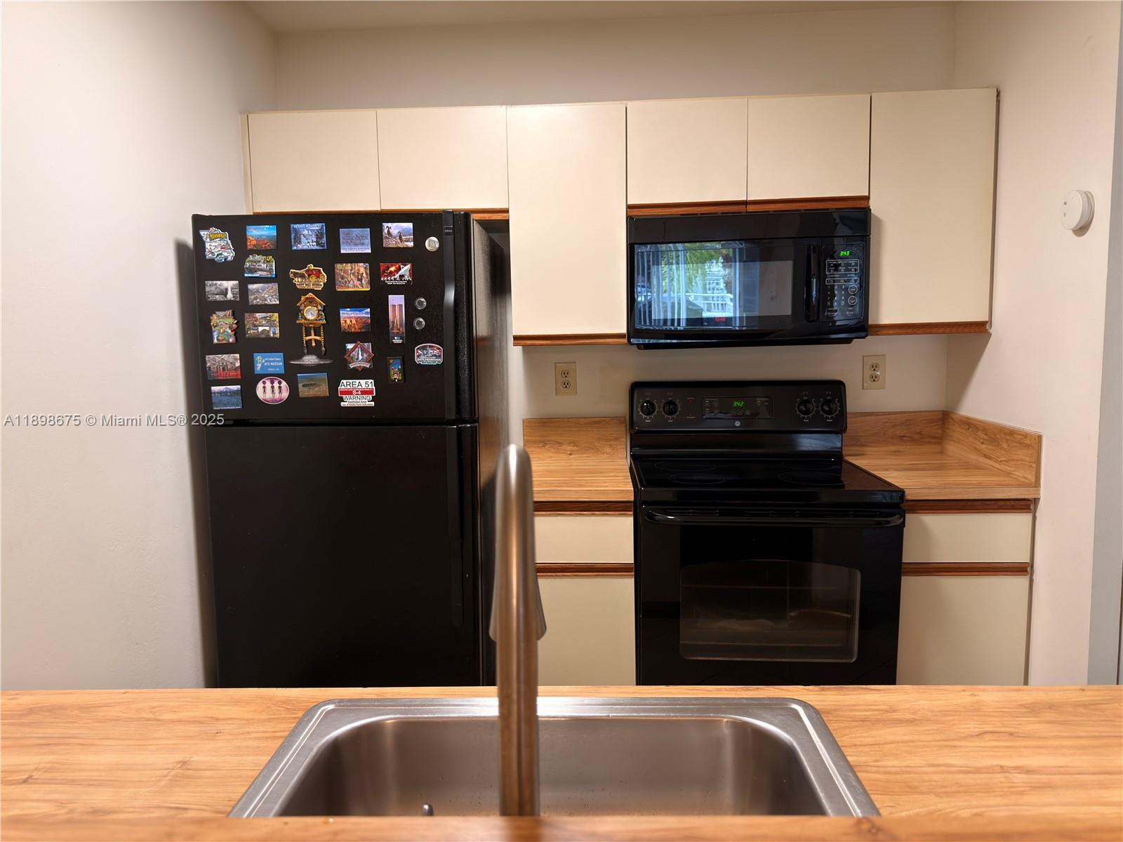 CLUB QUARTERS AT RAINTREE - Residential Lease