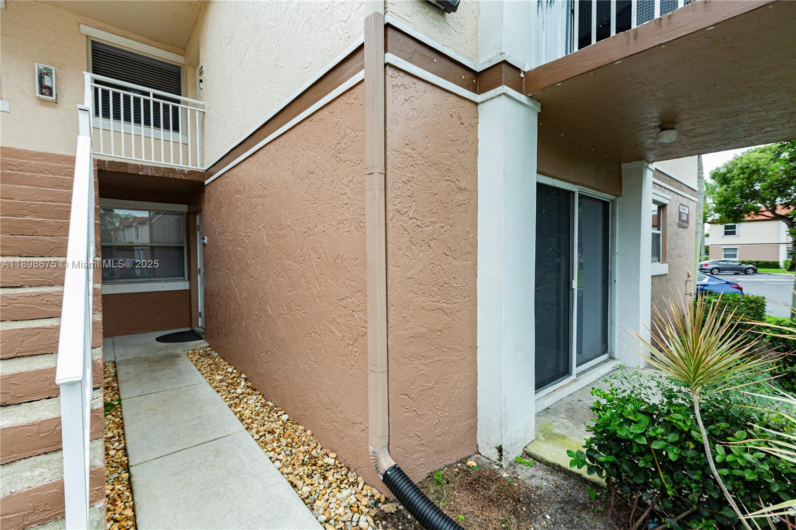 CLUB QUARTERS AT RAINTREE - Residential Lease