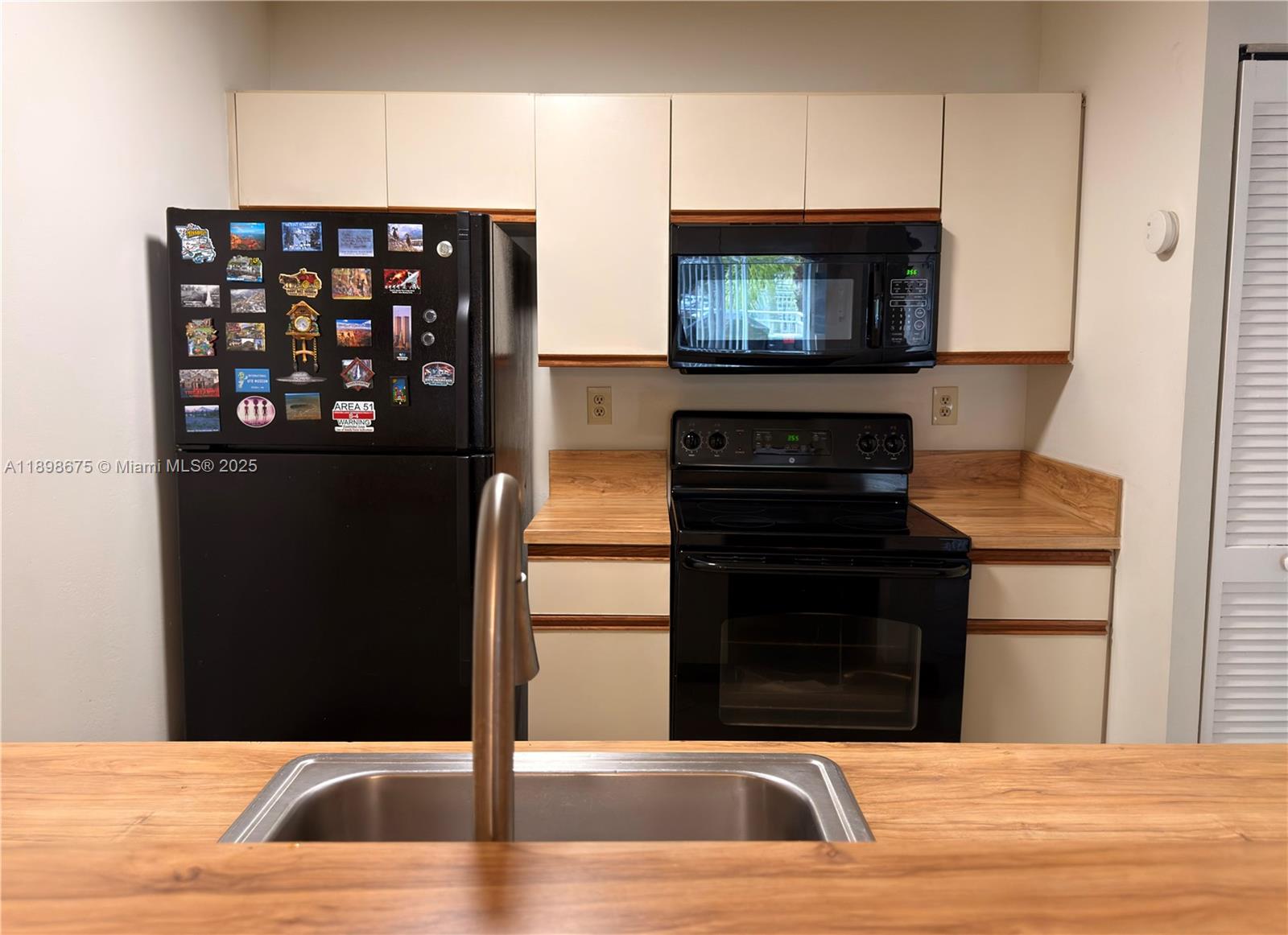 CLUB QUARTERS AT RAINTREE - Residential Lease