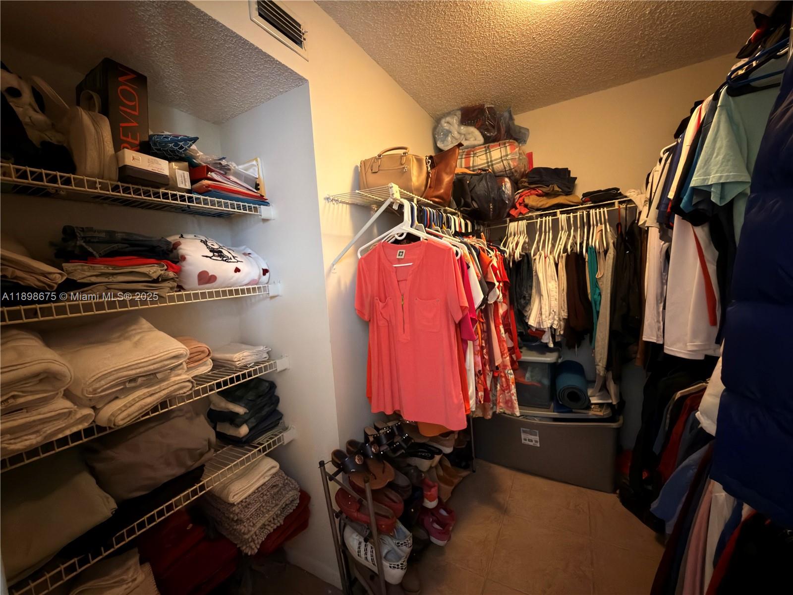 CLUB QUARTERS AT RAINTREE - Residential Lease