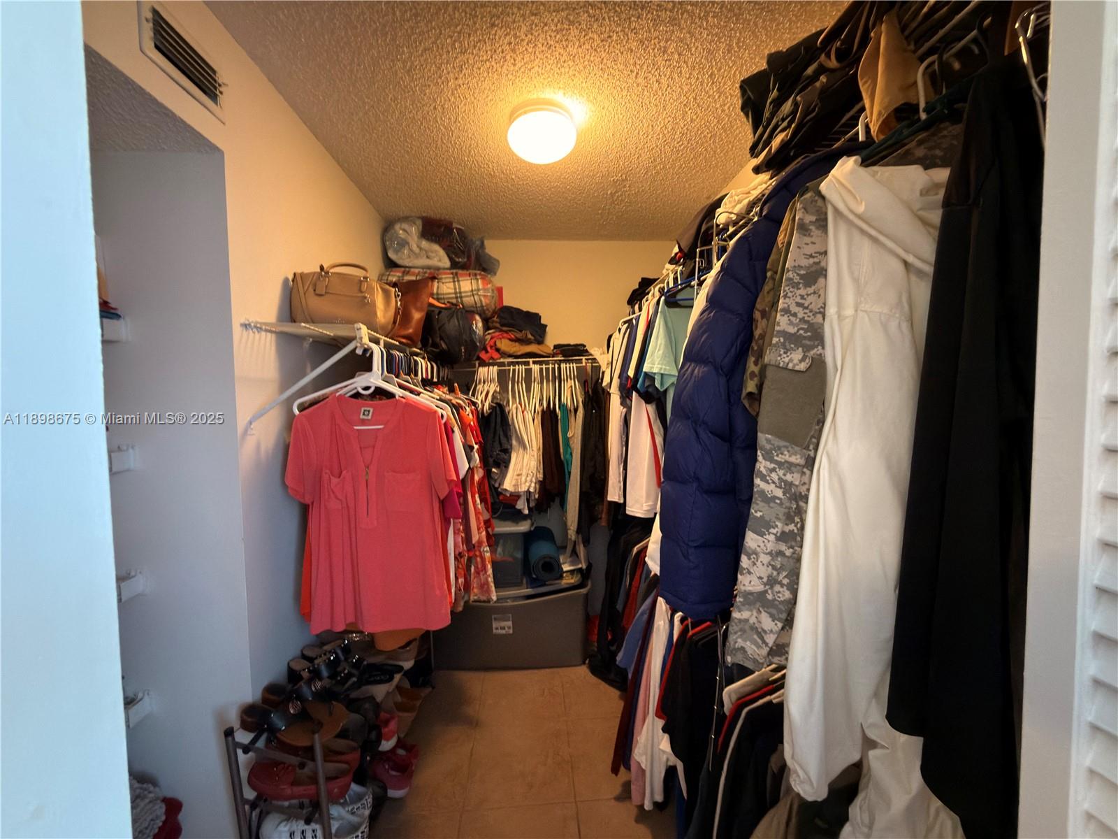 CLUB QUARTERS AT RAINTREE - Residential Lease