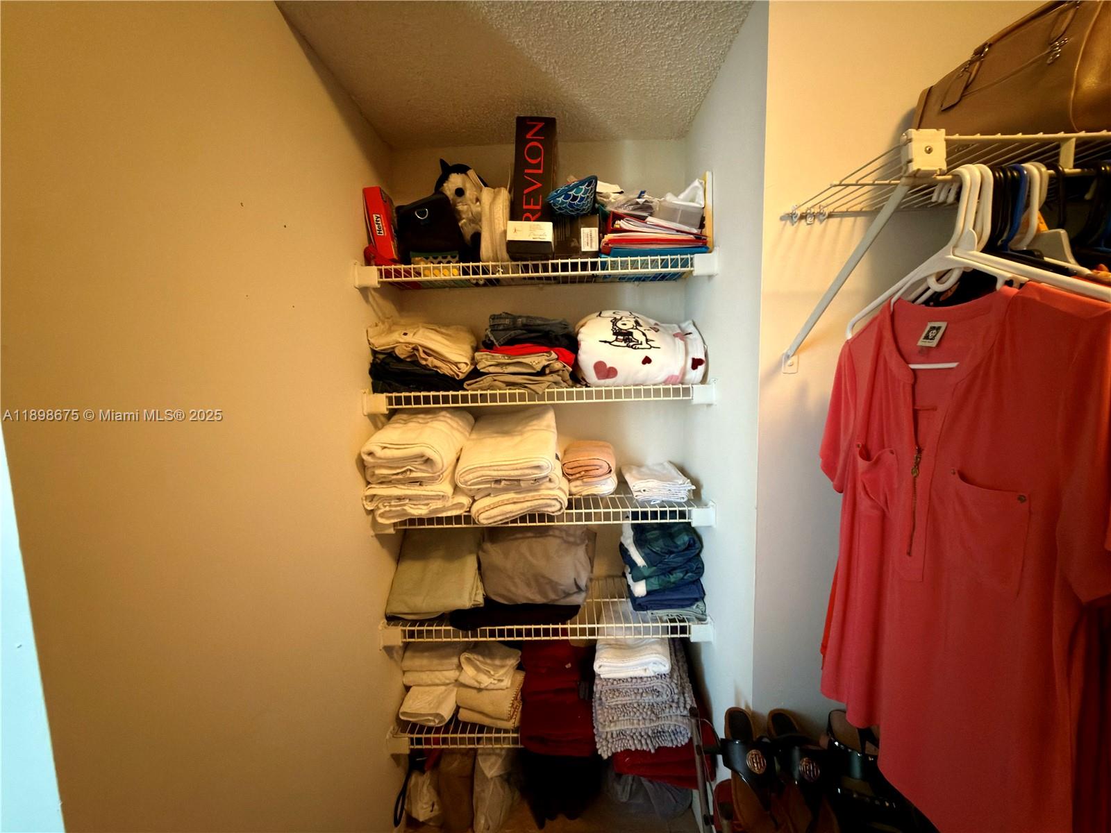 CLUB QUARTERS AT RAINTREE - Residential Lease