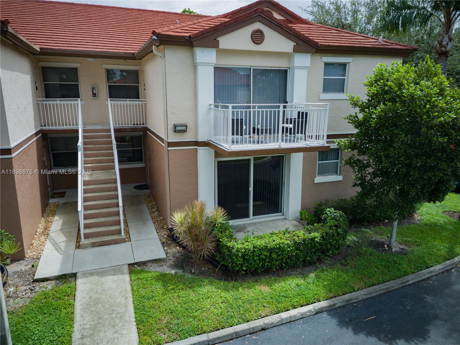 CLUB QUARTERS AT RAINTREE - Residential Lease