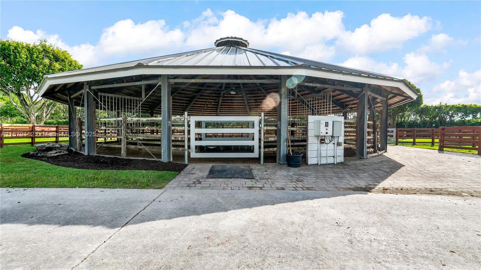 GRAND PRIX FARMS - Residential