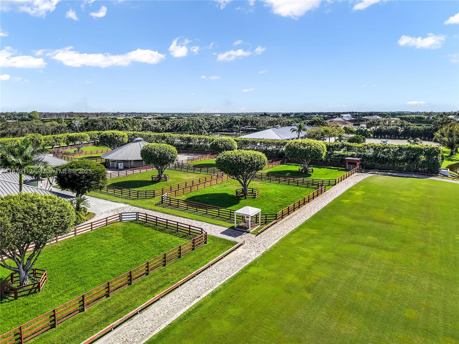GRAND PRIX FARMS - Residential