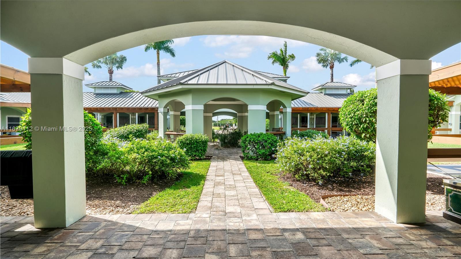 GRAND PRIX FARMS - Residential