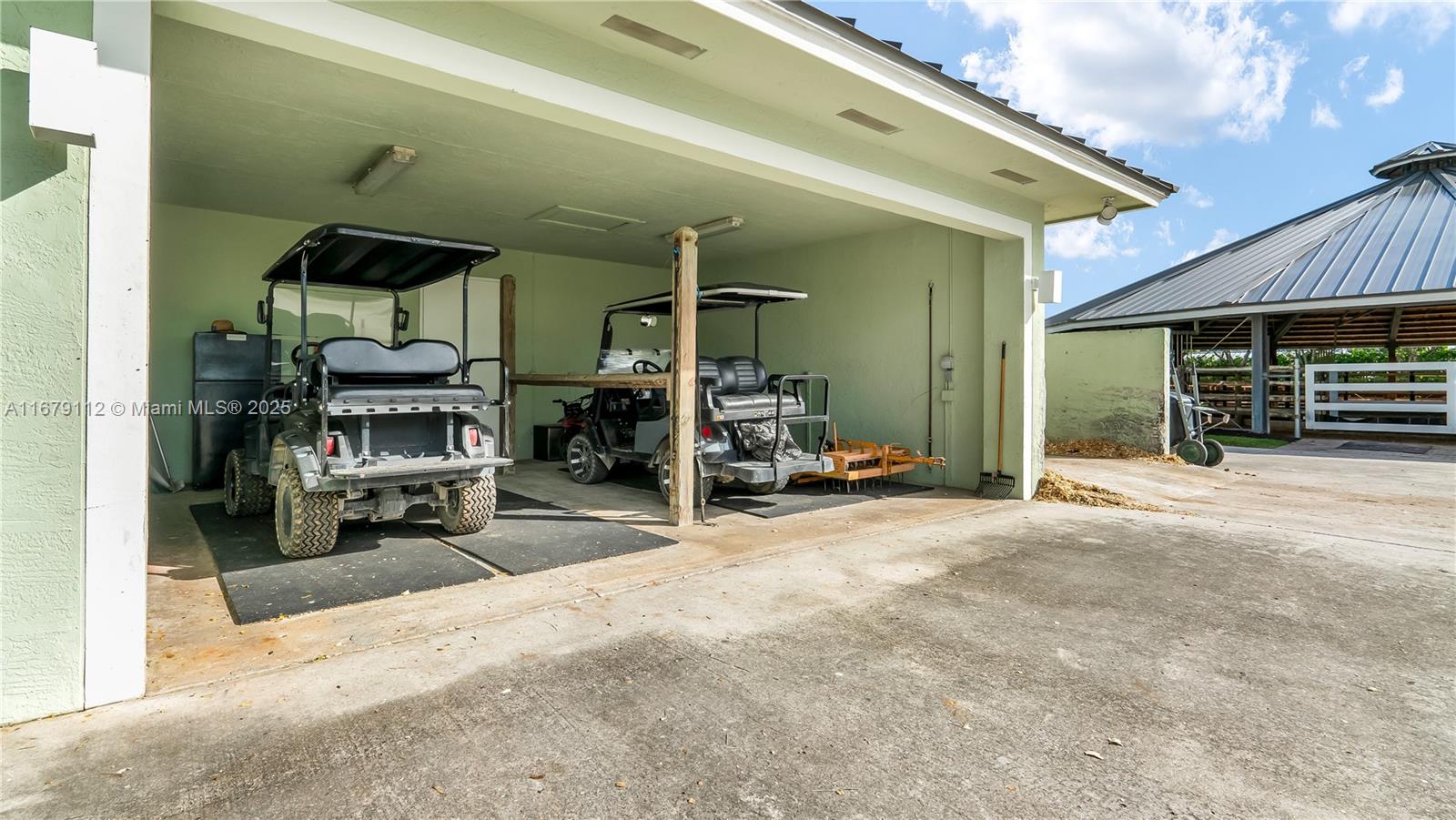 GRAND PRIX FARMS - Residential