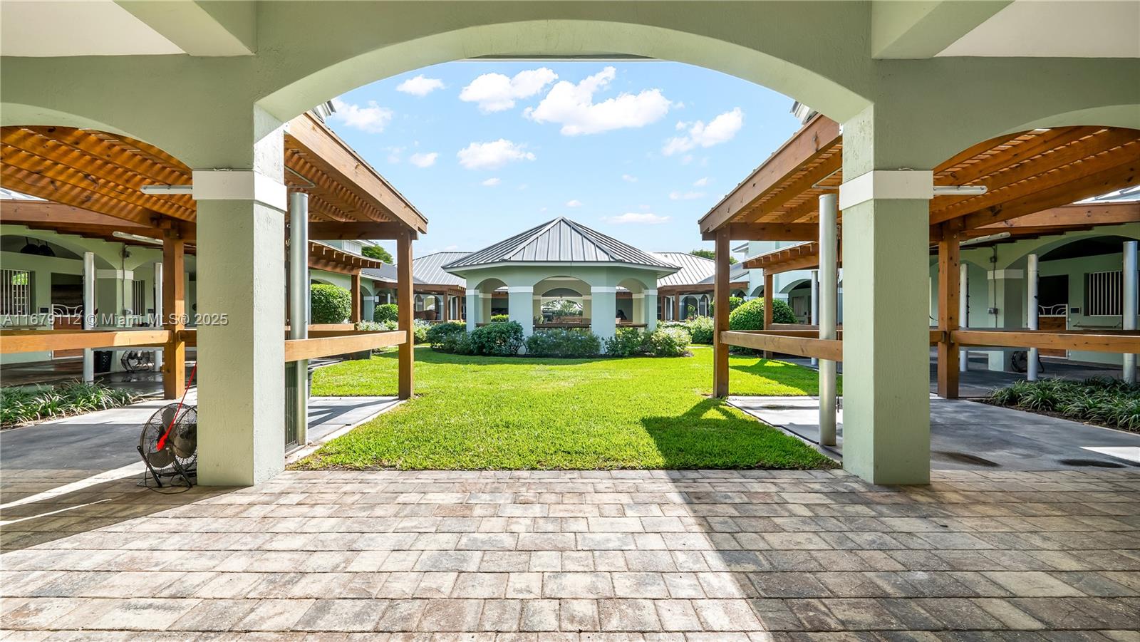 GRAND PRIX FARMS - Residential