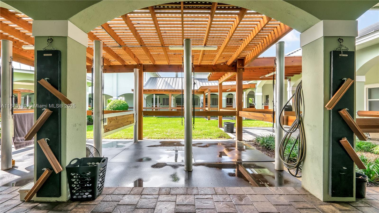 GRAND PRIX FARMS - Residential