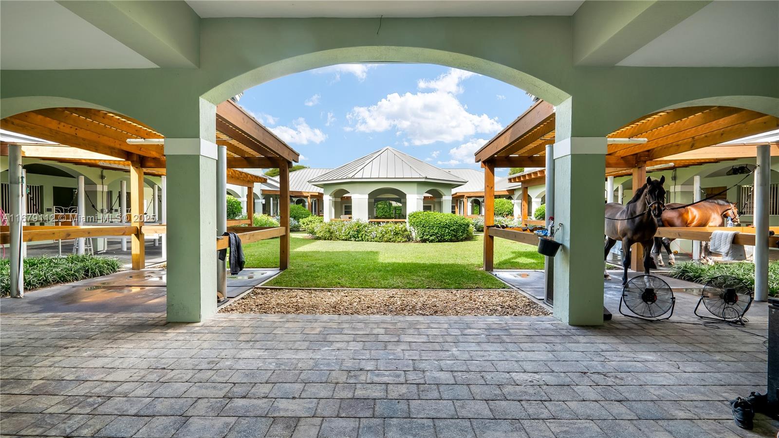GRAND PRIX FARMS - Residential