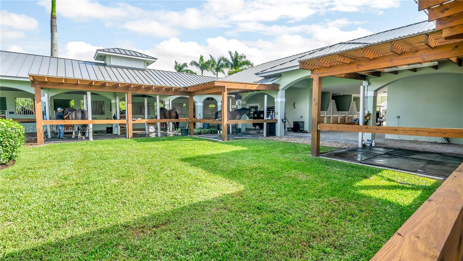 GRAND PRIX FARMS - Residential