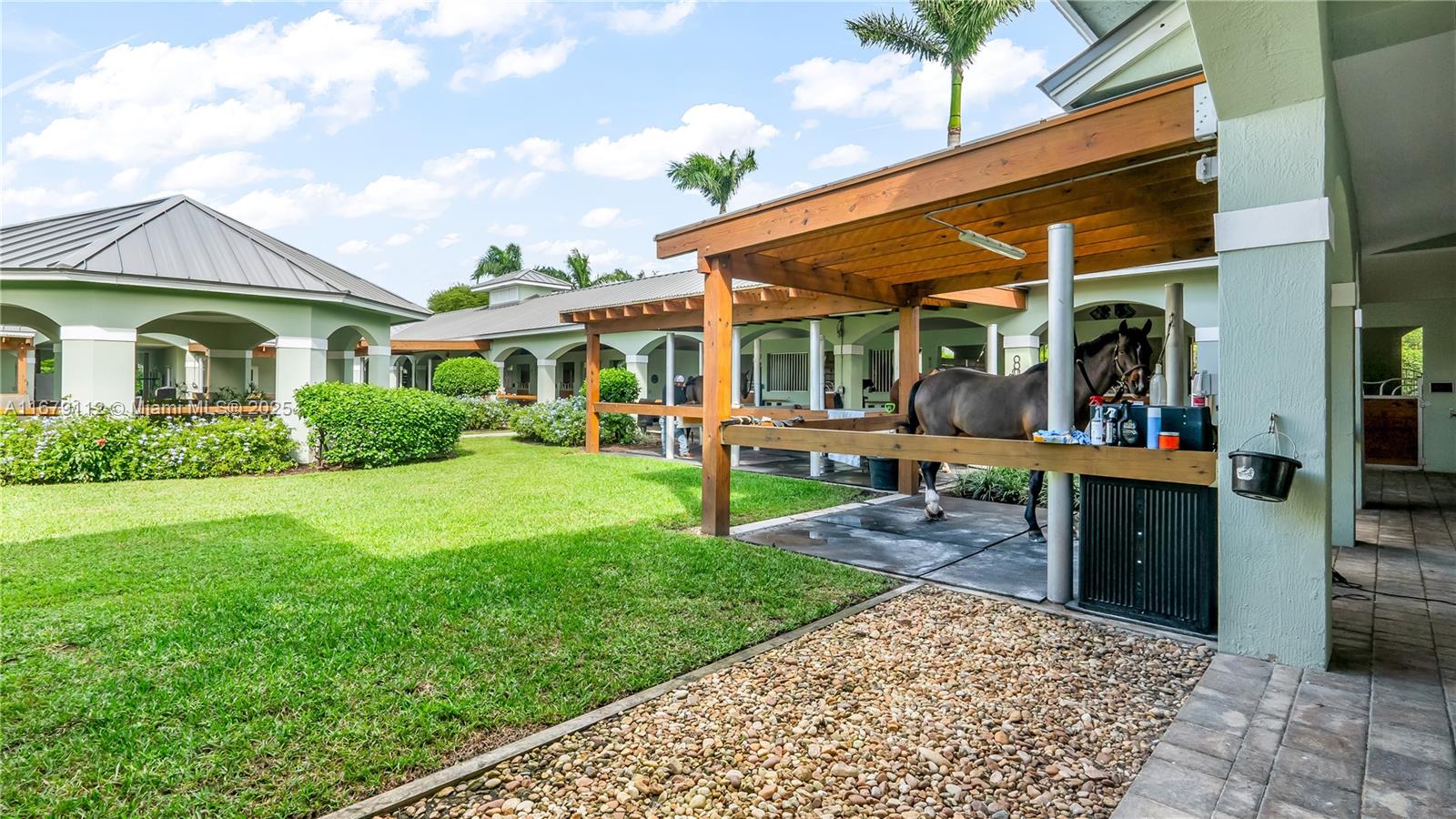 GRAND PRIX FARMS - Residential