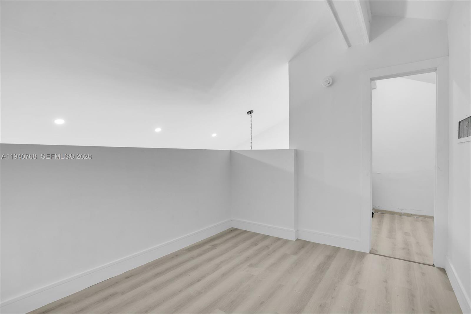 ORCHARD LAKE TOWN HOUSES - Residential