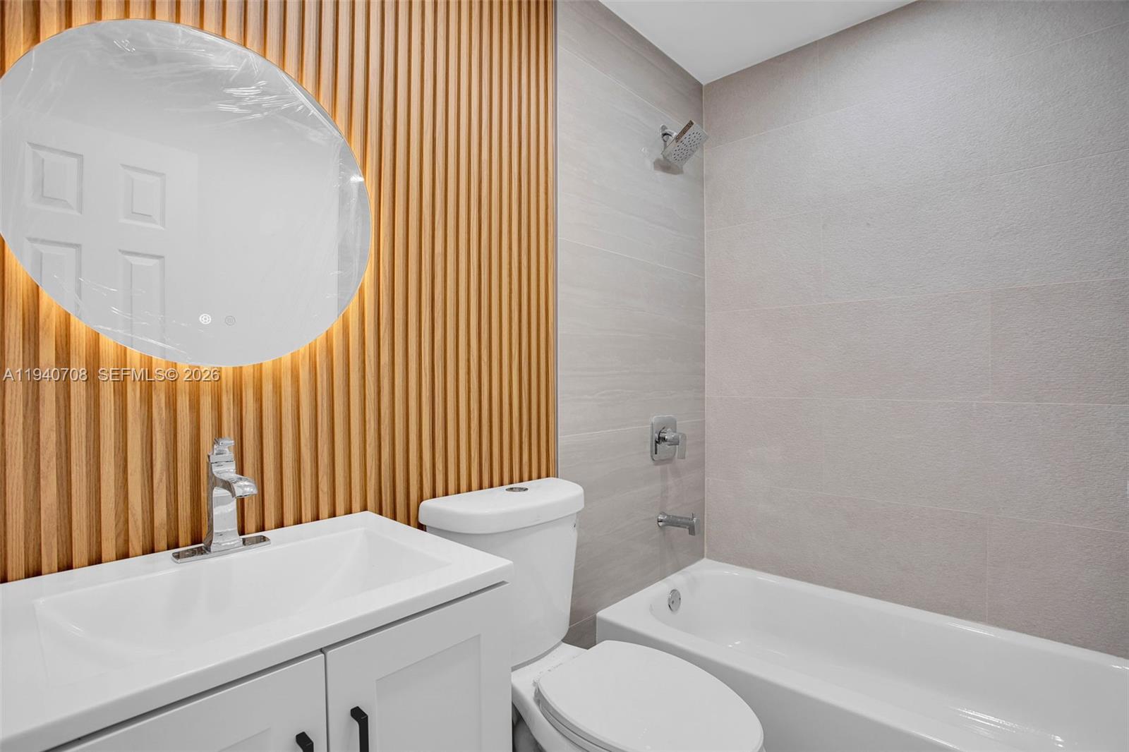 ORCHARD LAKE TOWN HOUSES - Residential