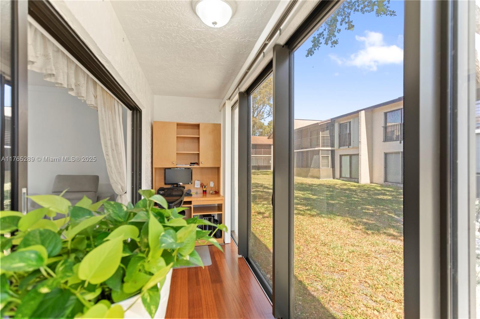 174 W Laurel Dr 1104