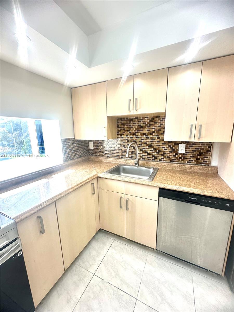 CARIBBEAN BREEZE CONDO - Residential Lease