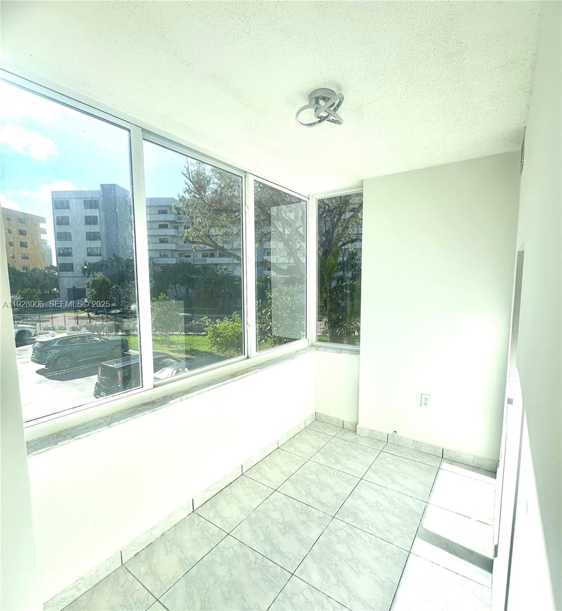 CARIBBEAN BREEZE CONDO - Residential Lease