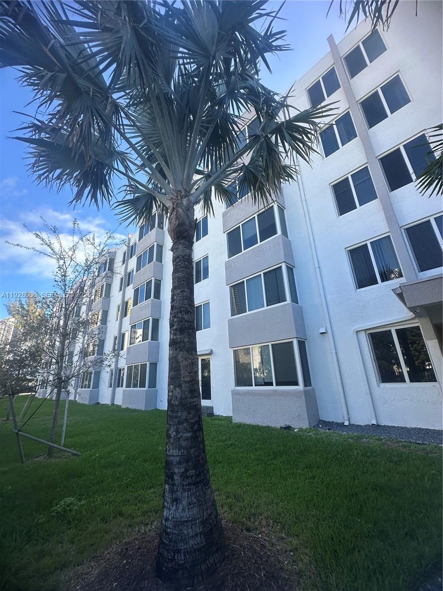 CARIBBEAN BREEZE CONDO - Residential Lease