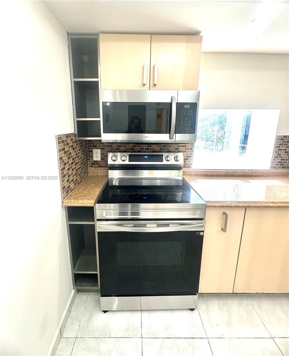 CARIBBEAN BREEZE CONDO - Residential Lease