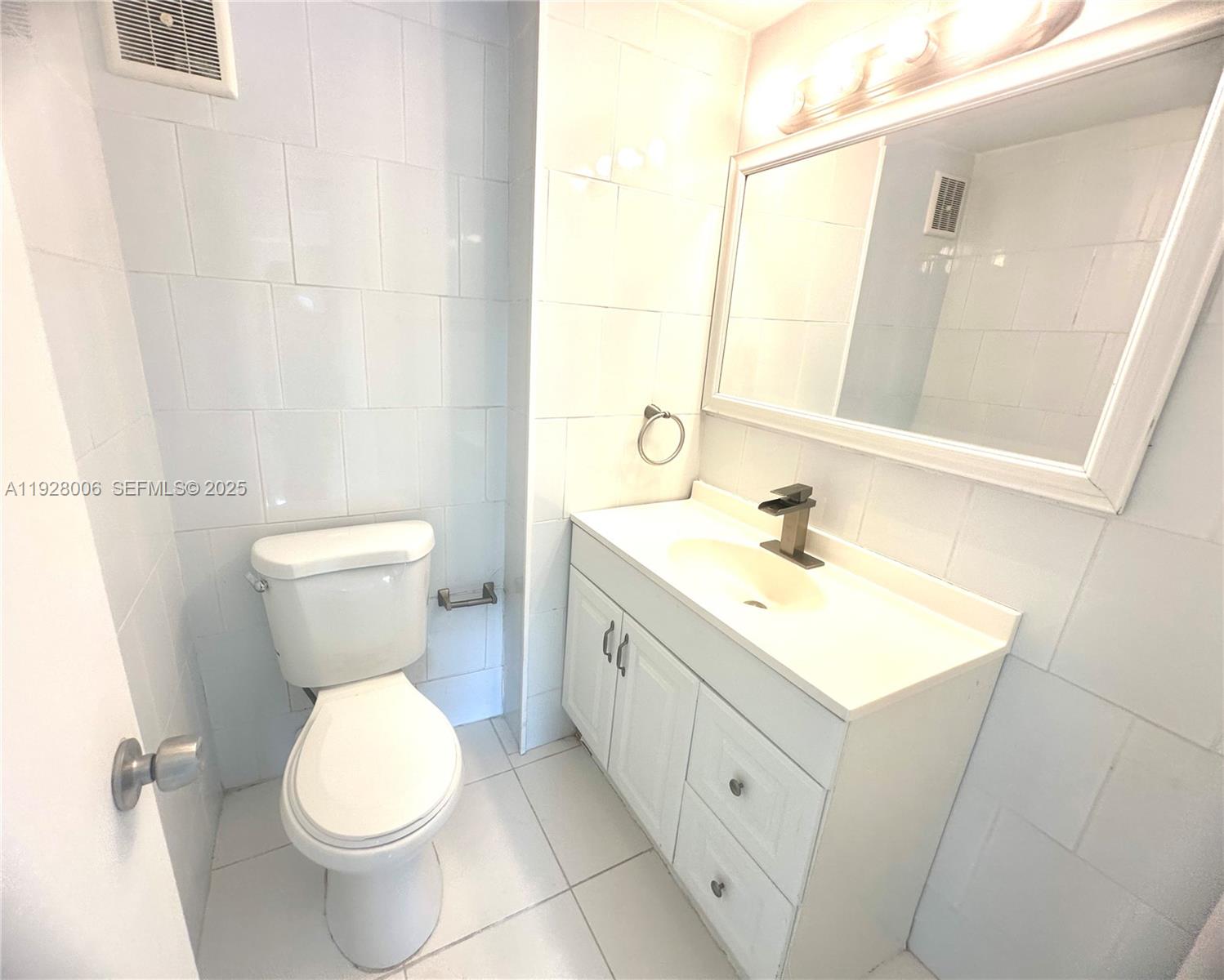 CARIBBEAN BREEZE CONDO - Residential Lease