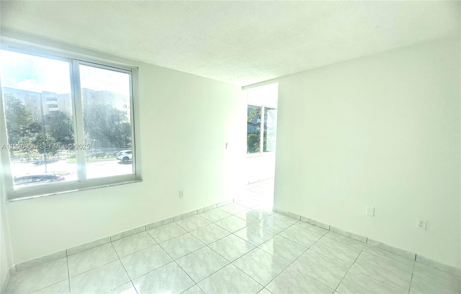 CARIBBEAN BREEZE CONDO - Residential Lease