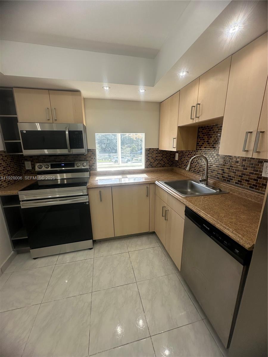 CARIBBEAN BREEZE CONDO - Residential Lease