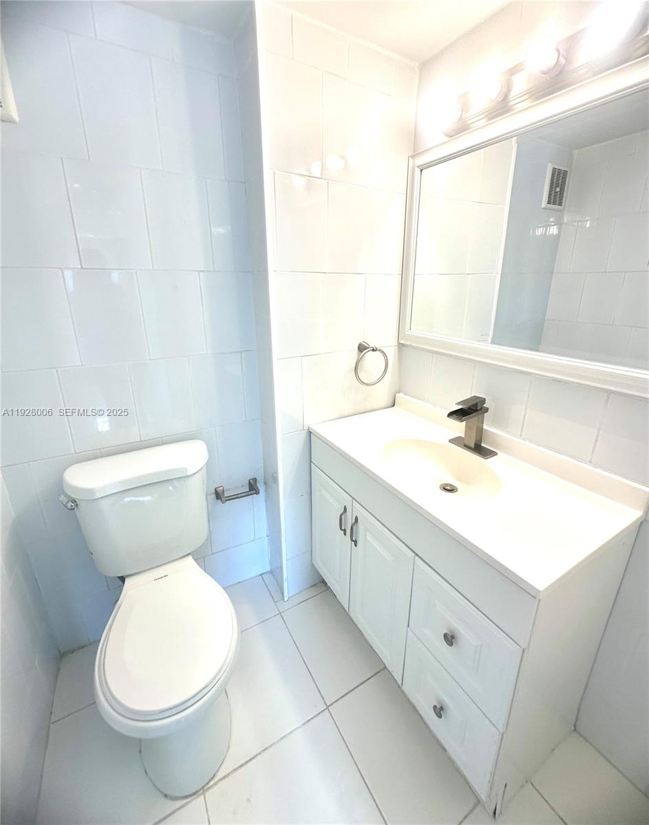 CARIBBEAN BREEZE CONDO - Residential Lease