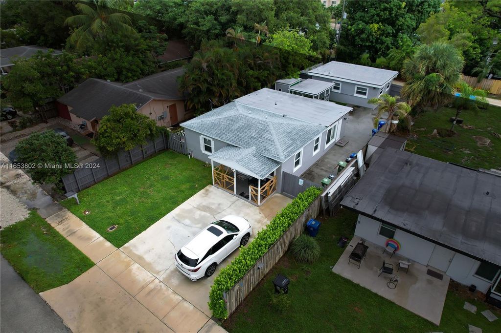 Photo of 244 SW 21st St, Fort Lauderdale, FL 33315 (MLS # A11653802)