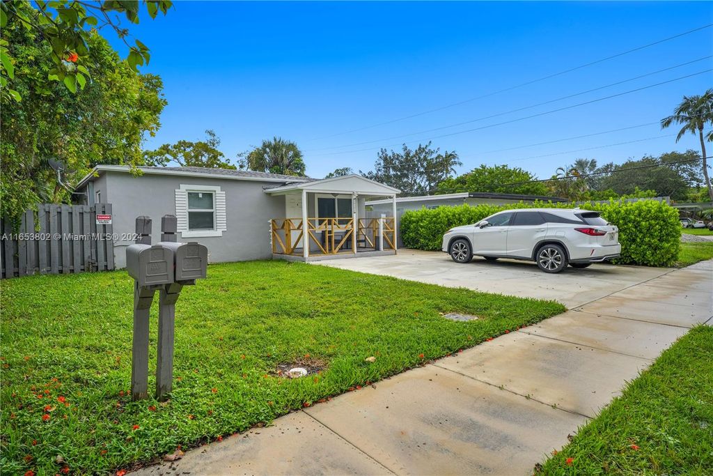 Photo of 244 SW 21st St, Fort Lauderdale, FL 33315 (MLS # A11653802)