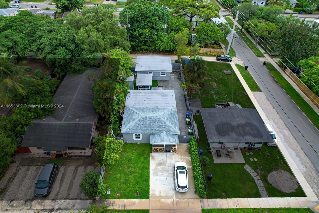 Photo of 244 SW 21st St, Fort Lauderdale, FL 33315 (MLS # A11653802)