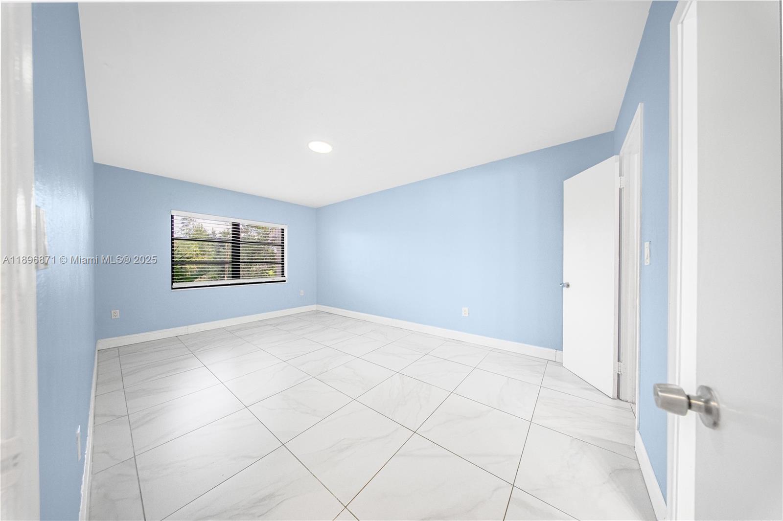 VENETIAN PALMS CONDO - Residential