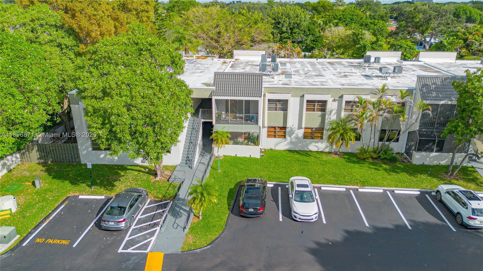 VENETIAN PALMS CONDO - Residential