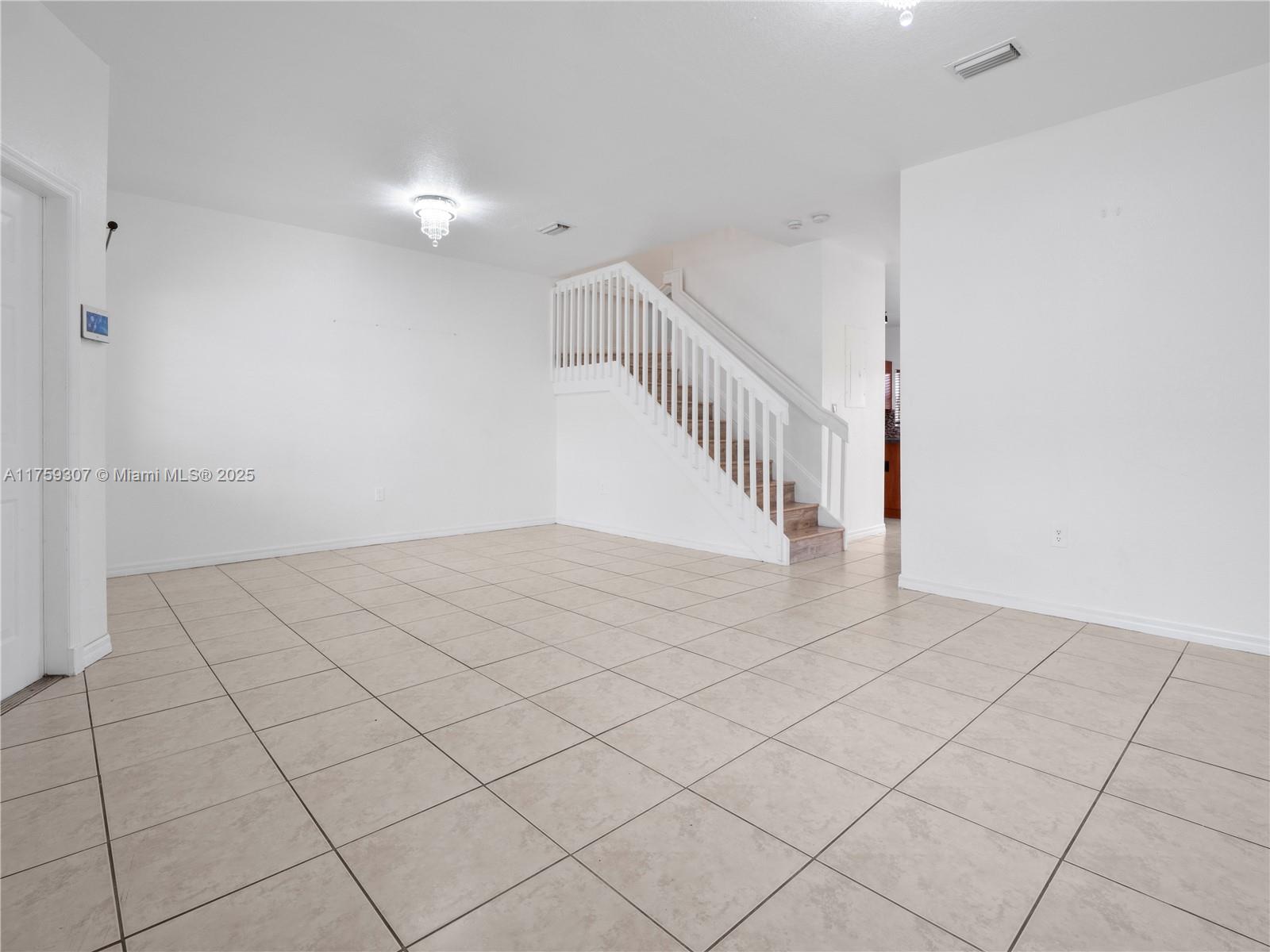 VENETIA GROVE - Residential