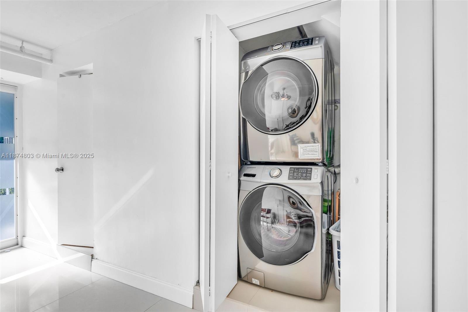 TOWNHOUSES OF KAWAMA - Residential