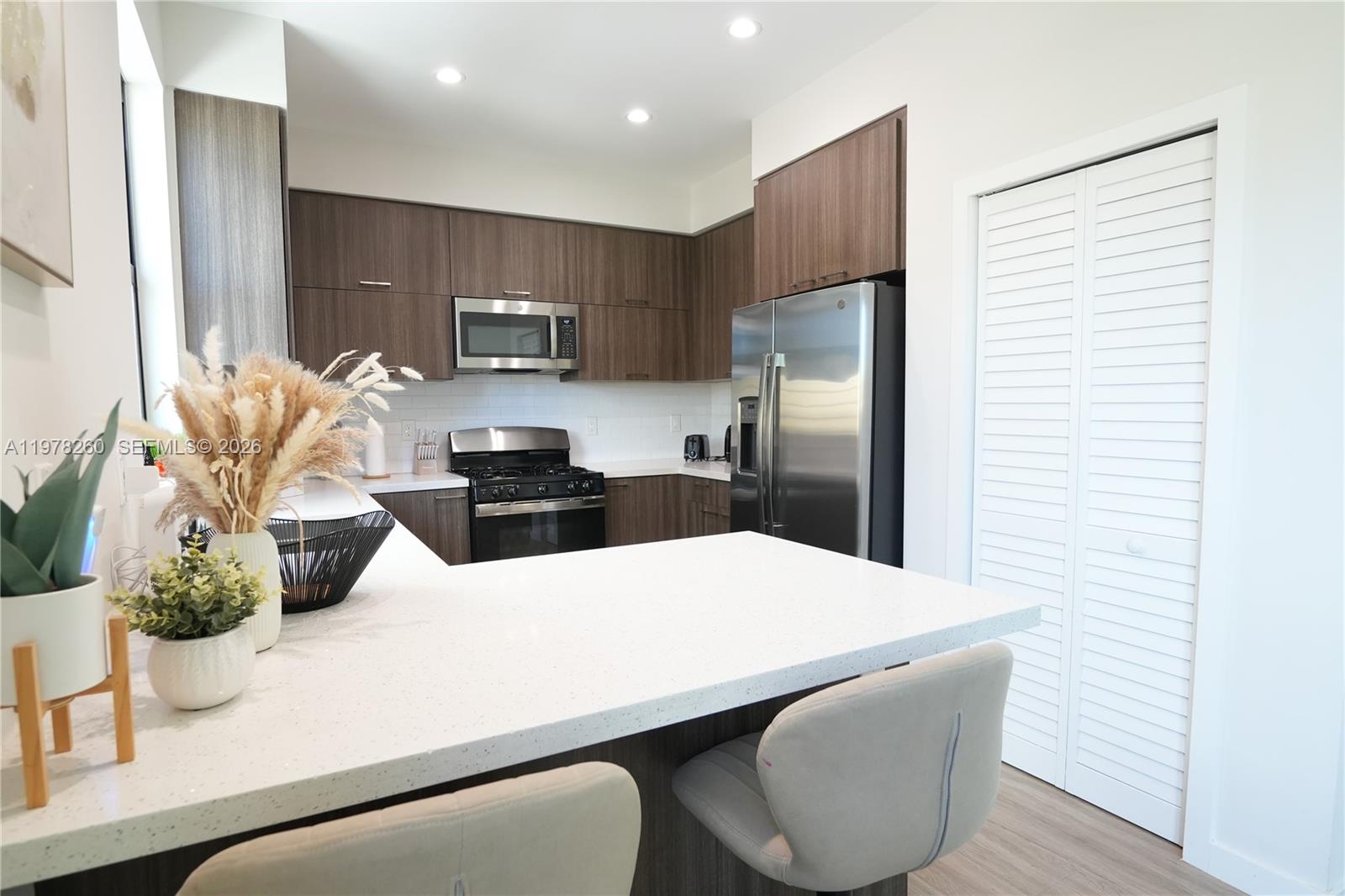 LEISURE TOWNHOUSES CONDO - Residential Lease