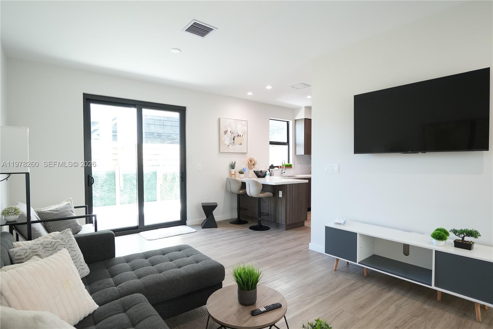 LEISURE TOWNHOUSES CONDO - Residential Lease