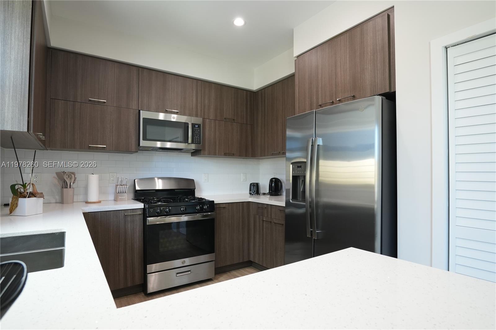 LEISURE TOWNHOUSES CONDO - Residential Lease