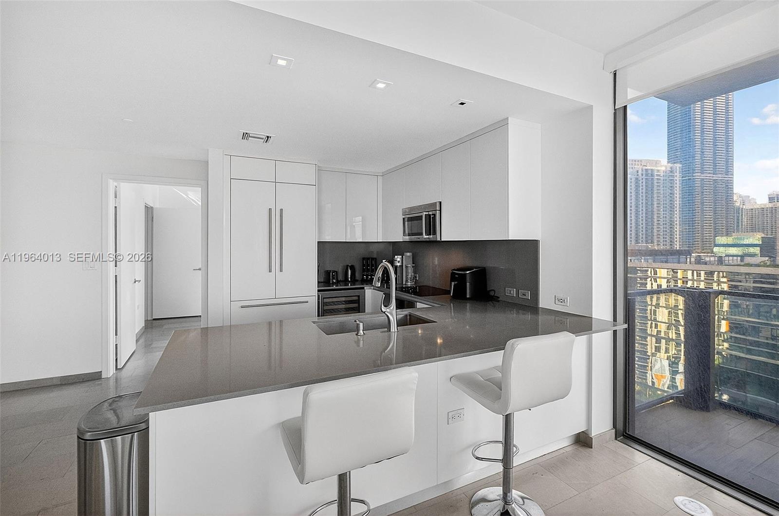 REACH CONDO - Residential