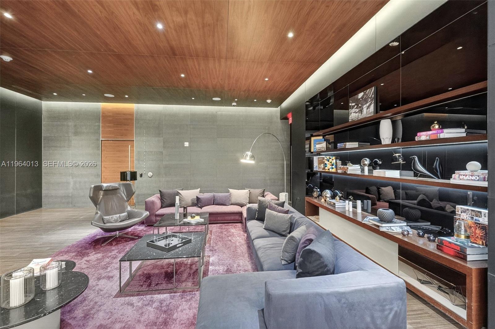 REACH CONDO - Residential