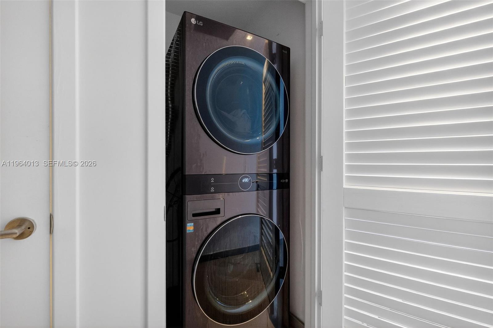 REACH CONDO - Residential